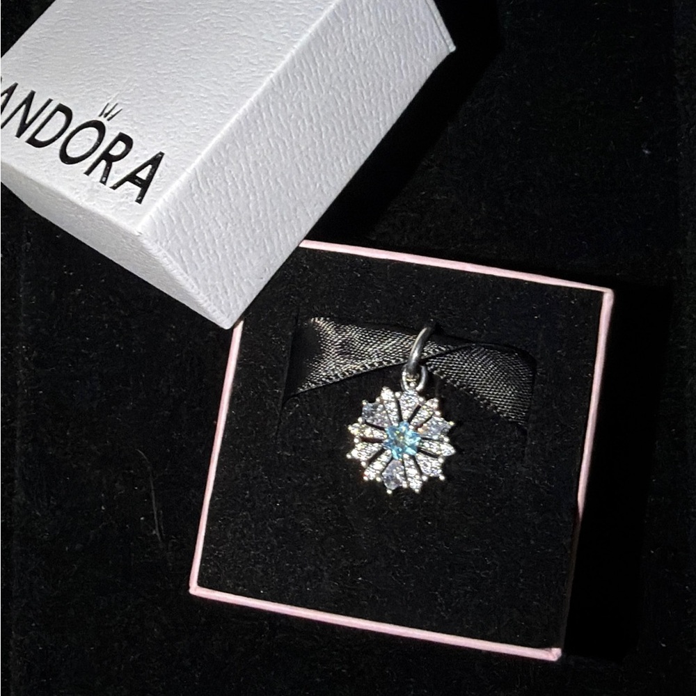 Disney Frozen Queen Elsa Snowflake Dangle Charm